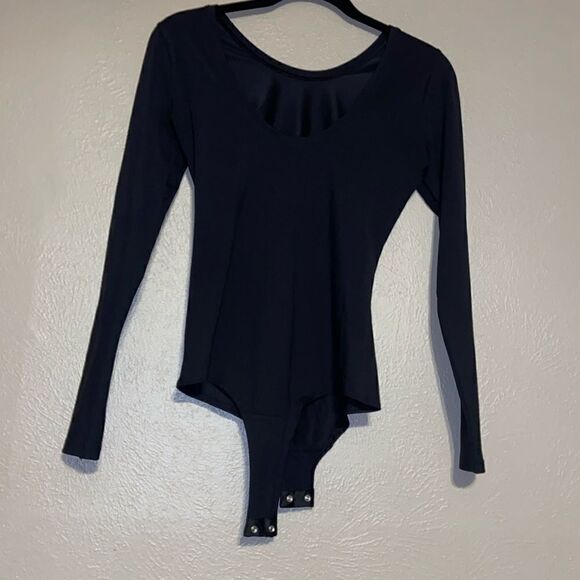 Spanx® LONG SLEEVE SCOOP NECK BODYSUIT IN BLACK small - Picture 3 of 8